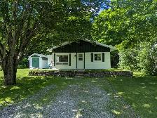 Maison entière à louer style chalet. À l’année ou au mois.
