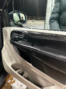 Minivan for Sale - Photo 3