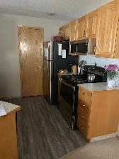 Large Bright 2 Bedroom 1 Bedroom Suite Near College - Photo 4