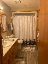 Large Bright 2 Bedroom 1 Bedroom Suite Near College - Photo 7