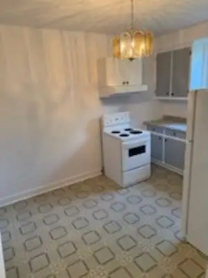 Grand 21/2   à  louer Rosemont 36ieme av  900$/mois