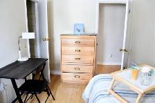 Private room with private bathroom and direct outside access - Photo 2