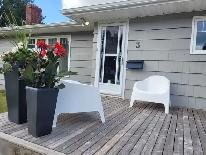 Private room with private bathroom and direct outside access - Photo 3