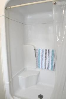 Private room with private bathroom and direct outside access - Photo 5