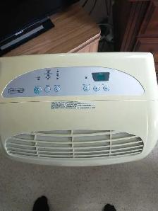 Delonghi air conditioner 9000 btu with all the accessories - Photo 2