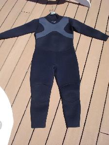 WETSUIT 3 MIL, LADIES XXL IN EXCELLENT CONDITION for DIVING or W