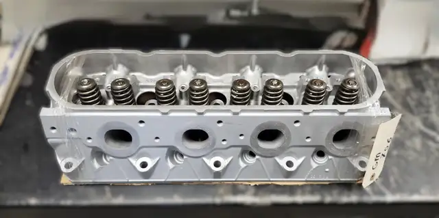 Tête de Moteur GM (Casting 706) / Aluminum Cylinder Head
