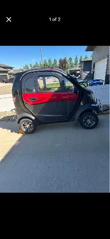 GIO Golf All-Season Enclosed Mobility Scooter