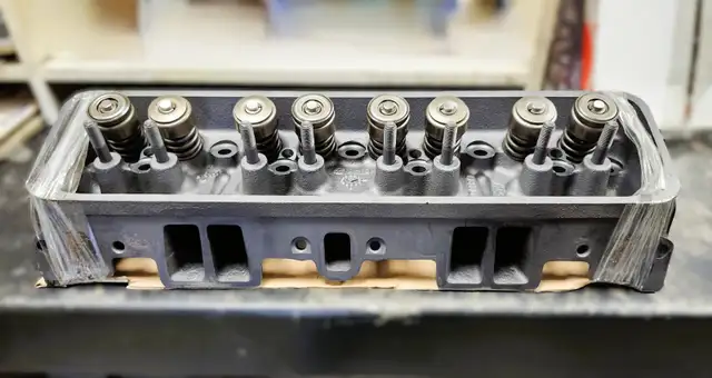 Culasse GM 217 / Cast Iron Cylinder Head (Casting 14096217)