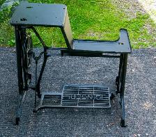 Singer Cast Iron Treddle Sewing Table - Photo 3