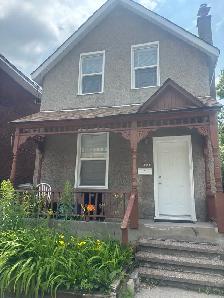 4 bedroom 2 bath house on Gladstone near Bank St