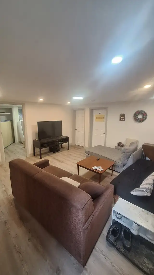 Sandy Hill (Sweetland) 3 Bdrm unit 5 minutes walk to Ottawa U