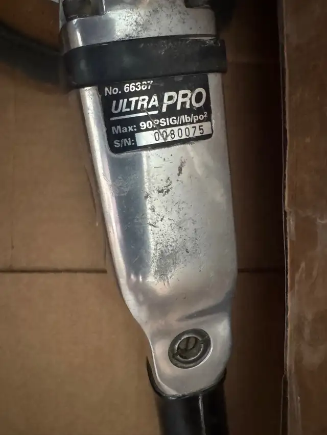 Air polisher and pads