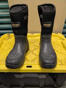 bogs winter boots. 9.5-10