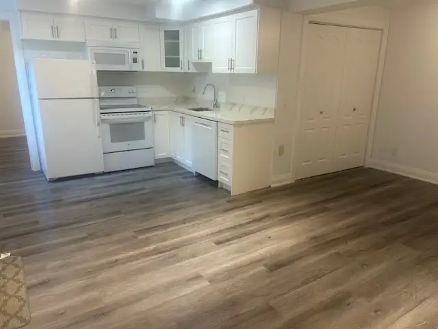 Bright, Modern 2 Bdrm Apt in Pickering South Rosebank