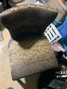 Like New 2x Patterned Chairs Furniture