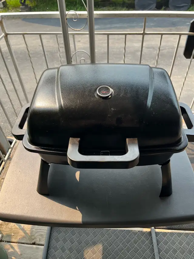 MASTER CHEF PORTABLE TABLETOP PROPANE GRILL