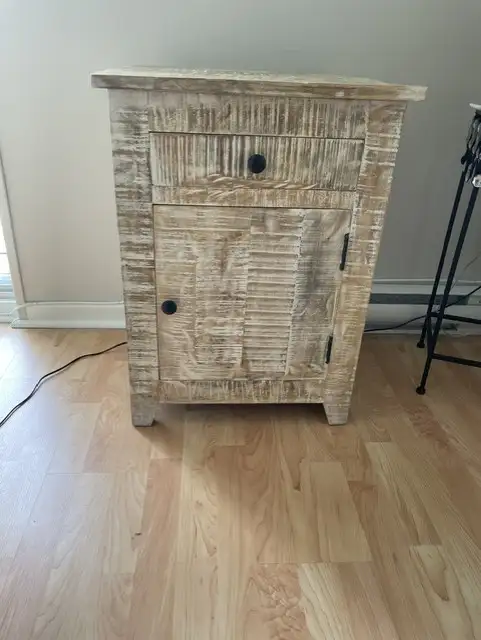 Petit meuble vieillot