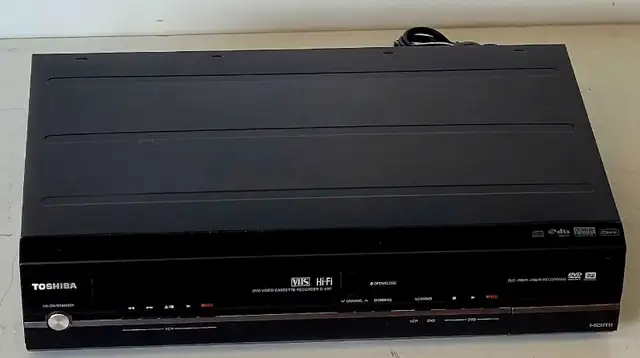 Toshiba DVR7KTC2 VCR/DVD Recorder Combo (31093467)