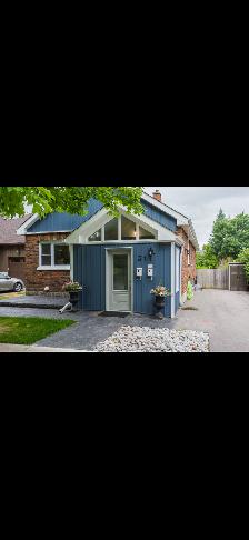 Bright & Spacious 1-Bedroom   Den in Desirable Cobourg Location