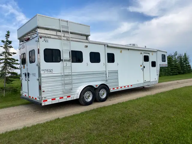 4 Horse living quarters