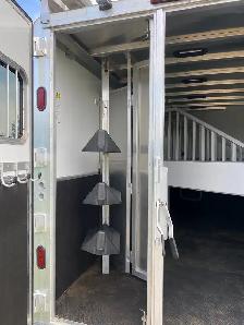 4 Horse living quarters - Photo 8