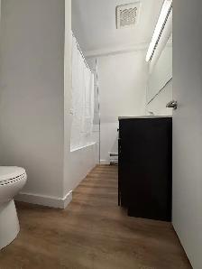 3 BED 1.5 BATH beautiful townhome. Includes heat $2150 - Photo 2