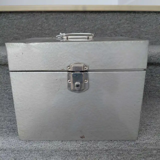 Coffre classeur vintage en métal avec clé