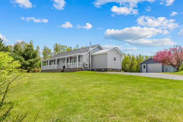 3 bed 2 bath bungalow near Montague