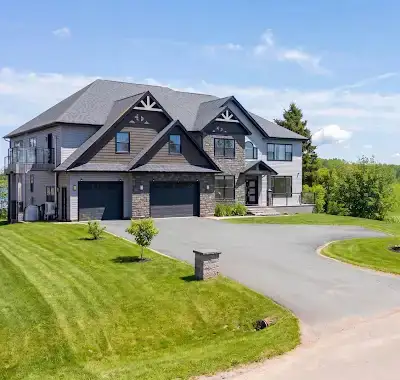 Luxury property in Sunrise Cove