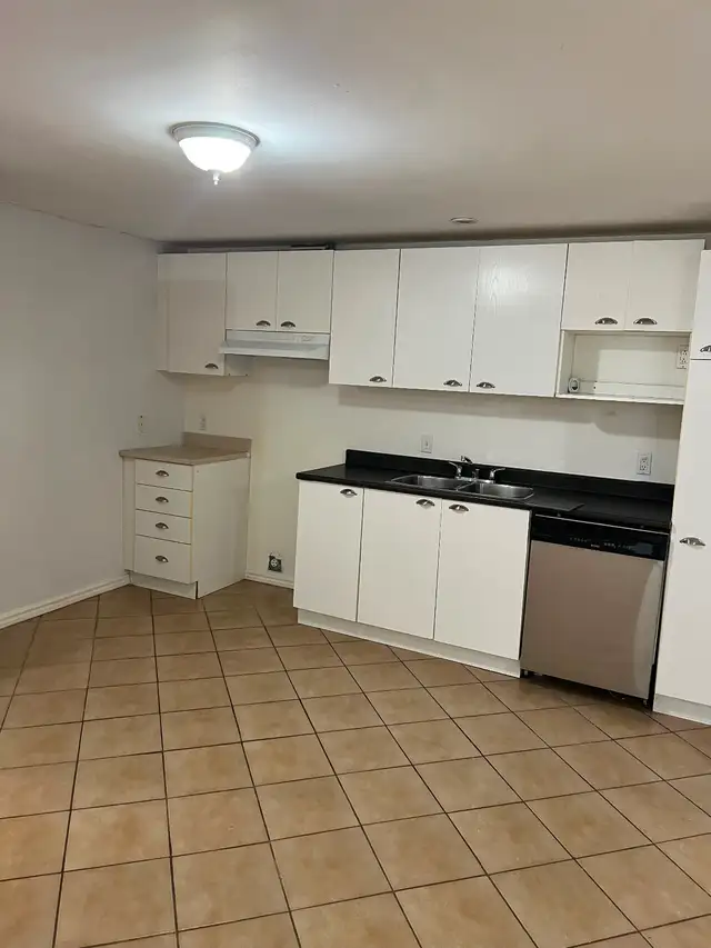 3 Bedrooms apartments for rent/3chambres appart à Louer