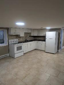 One bedroom basement apartment West End - Photo 2