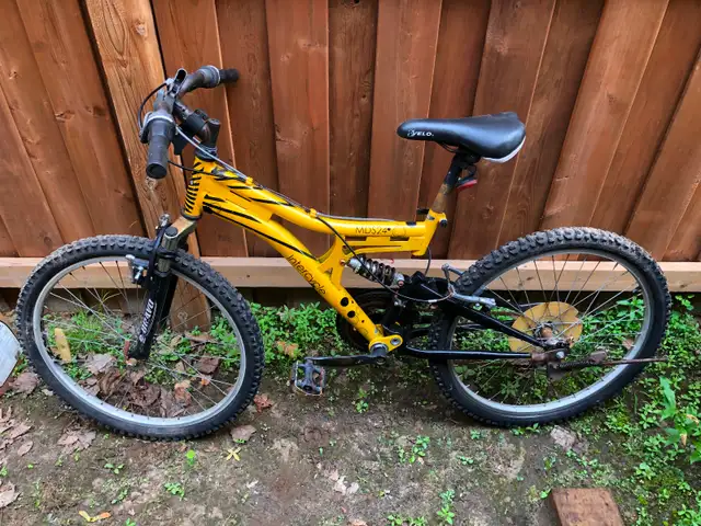 Multiple bikes for repair or parts