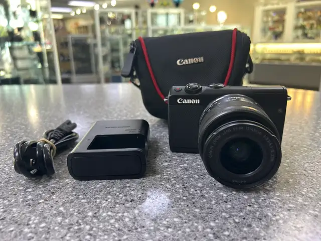 Canon M100 24.2MP Mirrorless camera 15-45mm lens