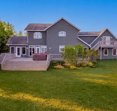 4 bedroom 4 bathroom waterfront house in Georgetown