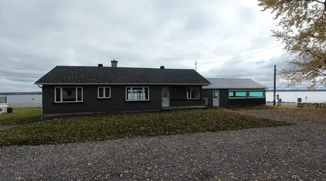 Maison en bord de l’eau
