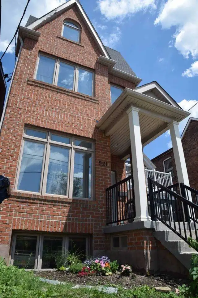 Live on the main floor of a modern house in Little Italy!