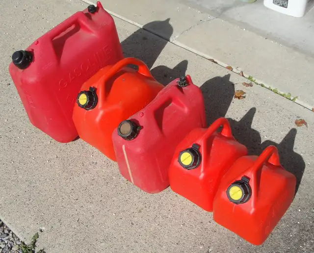 GAS / JERRY CANS