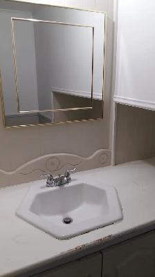 Room for rent detached house rented by females. - Photo 3