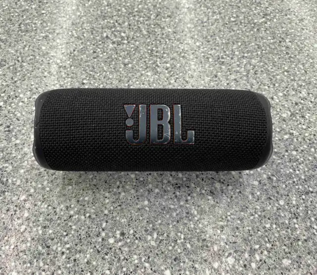 JBL Flip 6 Bluetooth Speaker