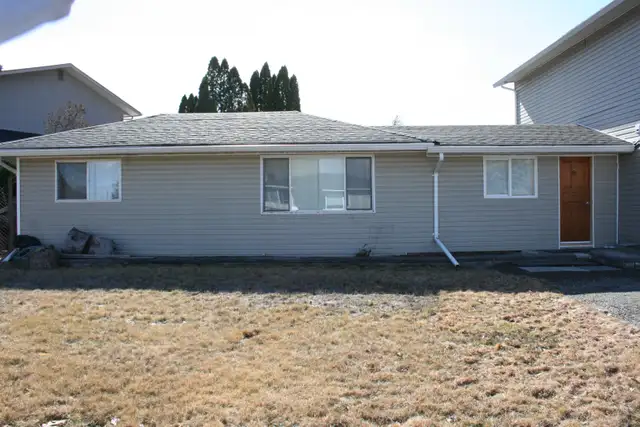 1 Bedroom fully Furnished 1/2 Duplex for Rent in queit Westsyde