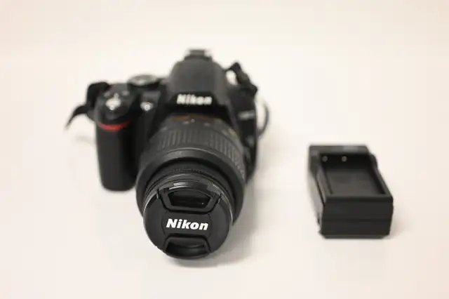 Nikon D3000 D-SLR AF-S 18-55mm VR Zoom Lens USED Good