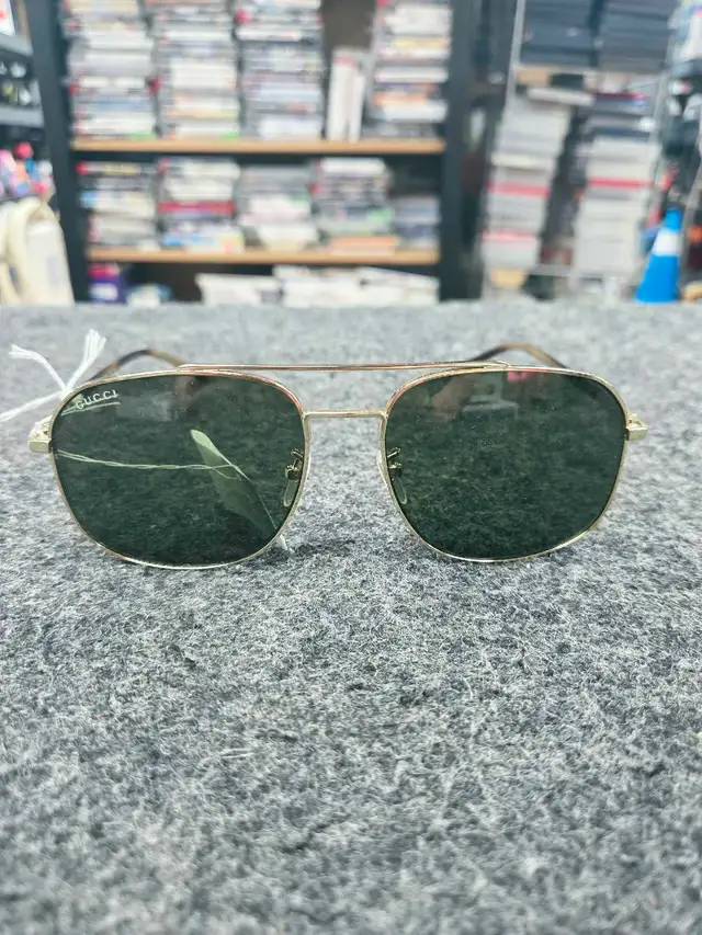 Lunettes de soleil Gucci neuve