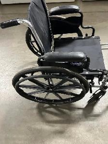 Quick folding wheelchair for petite size - Photo 2