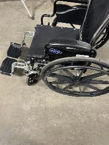 Quick folding wheelchair for petite size - Photo 4