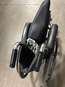 Quick folding wheelchair for petite size - Photo 5