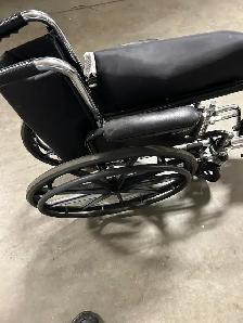 Quick folding wheelchair for petite size - Photo 6