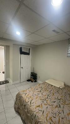 2 private Rooms in a bright basement near Squareone for Rent - Photo 2