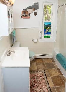 Bright Clean Room for Rent in Annapolis Royal Home - Photo 4