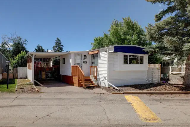 RARE OPPORTUNITY! UPDATED GREENWOOD MOBILE HOME FOR $76,347